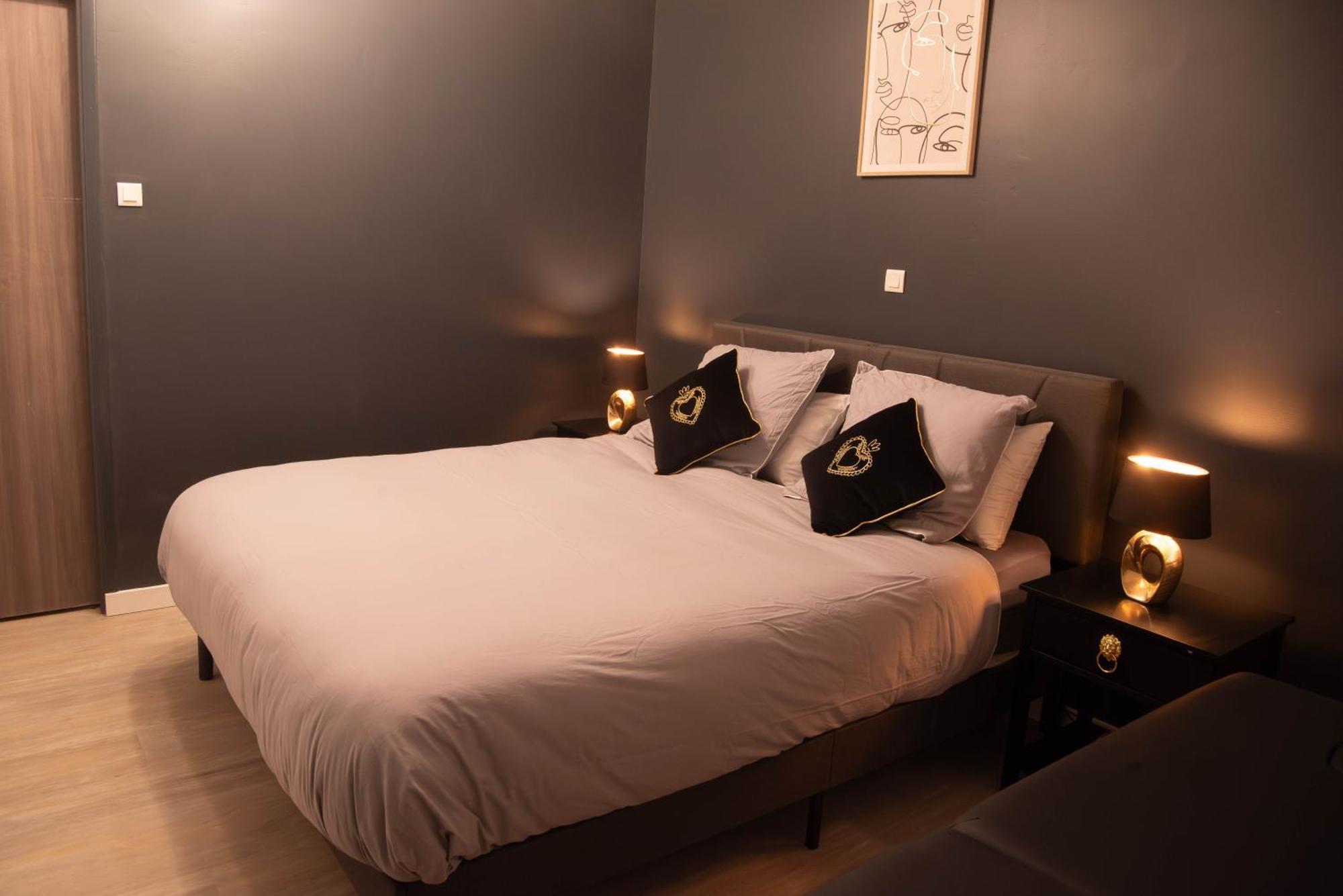 Suite Romantique Jacuzzi Moulins  Bagian luar foto