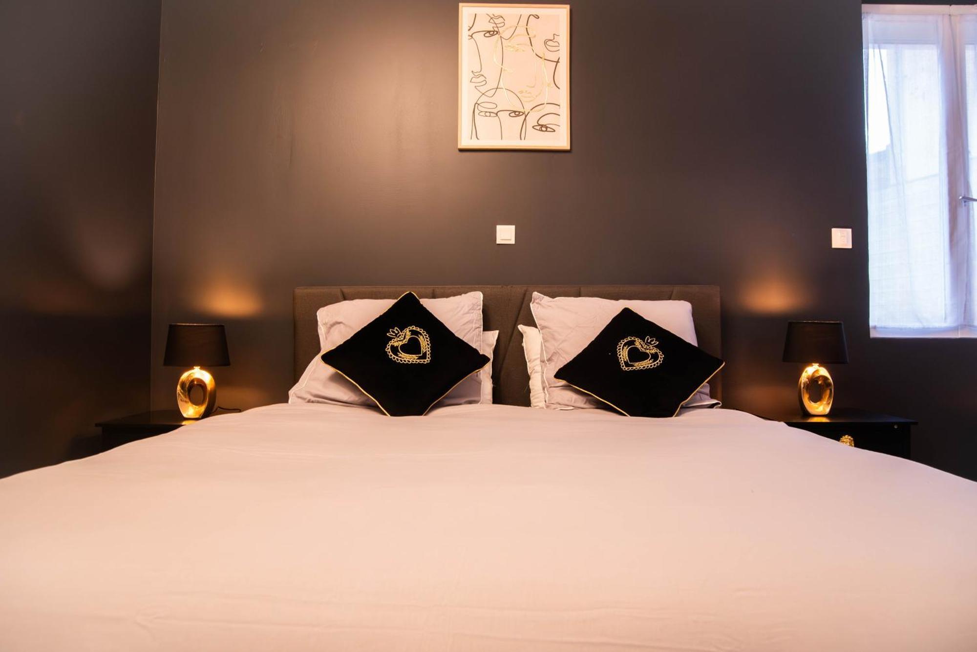 Suite Romantique Jacuzzi Moulins  Bagian luar foto